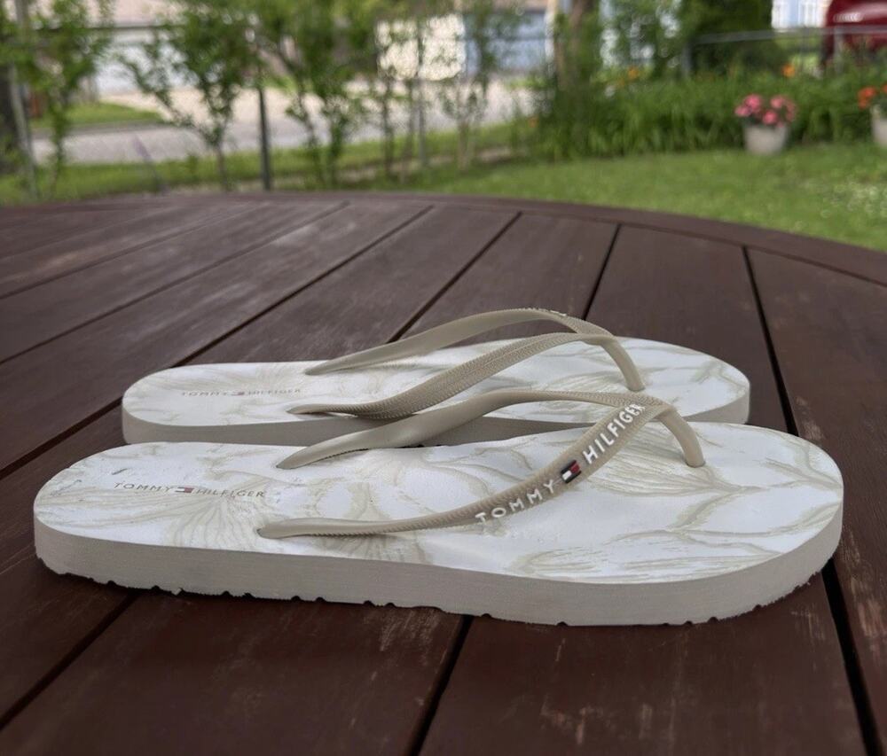 Tommy Hilfiger Women's Flip Flop Ivory White Logo Foam Thong Sandal Size 9/10